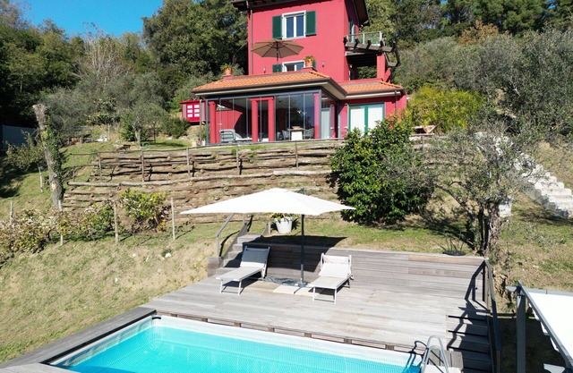 Stunning private villa with private pool, WIFI, TV, patio and panoramic view, close to La Spezia