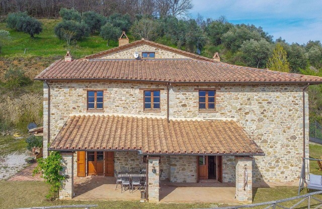 Stunning private villa for 10 people with WIFI, TV, balcony and pets allowed