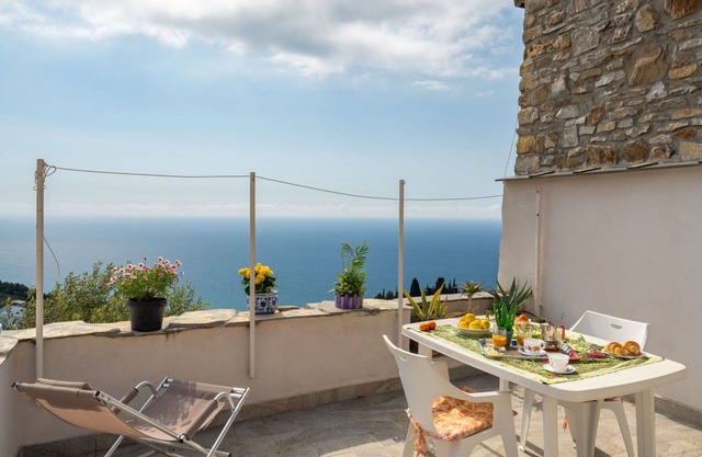 Stunning private villa for 4 people with WIFI, A/C, TV, terrace and parking