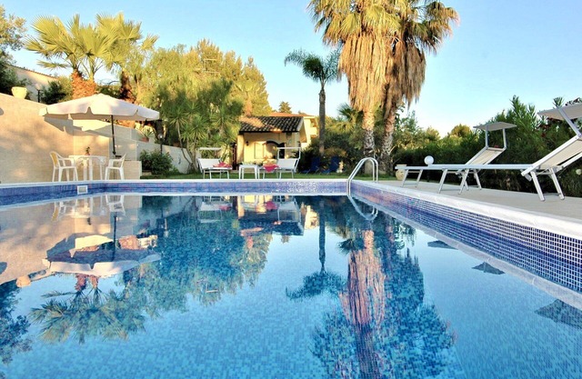 Stunning private villa for 6 people with WIFI, private pool, A/C, TV, patio and parking