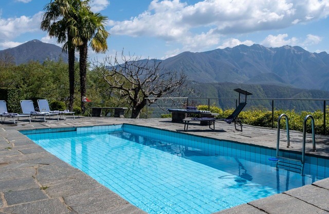 Stunning private villa with WIFI, private pool, TV, patio, pets allowed and panoramic view