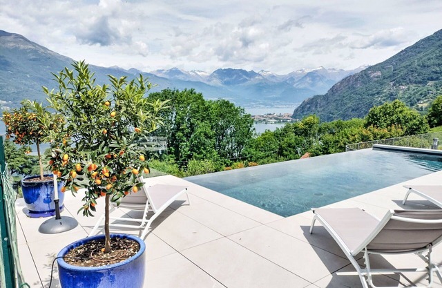 Stunning private villa for 5 guests with WIFI, pool, TV and patio