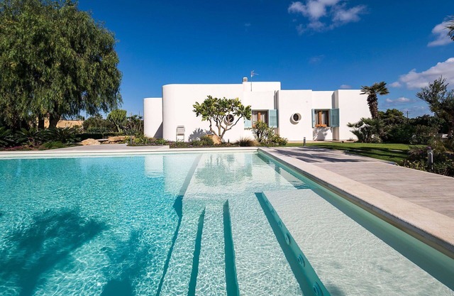 Stunning private villa for 14 people with A/C, private pool, WIFI, TV, patio and panoramic view