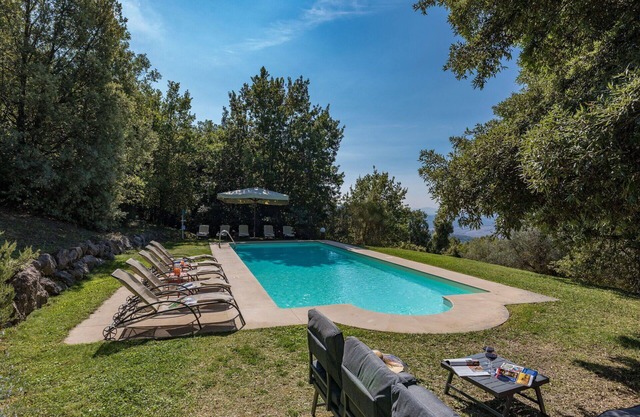 Stunning private villa with WIFI, private pool, TV, terrace, panoramic view, close to San Gimignano