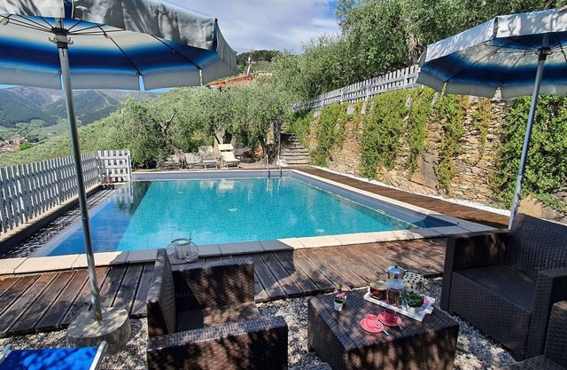 Stunning private villa with WIFI, private pool, TV, terrace, pets allowed, panoramic view, parking