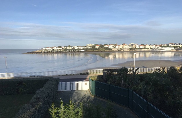 Stunning sea view ROYAN PONTAILLAC, 4 bedrooms, 2 showers, 1 bath, 4 nights mini