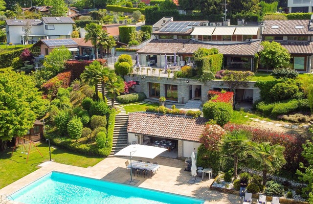 Stunning villa with private pool, A/C, WIFI, TV, patio, pets allowed and panoramic view