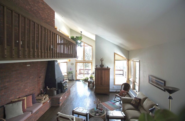 Stunning views; short drive to town and resort, or just hop on the nearby bus.