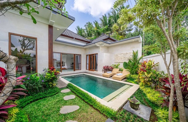 Stunning villa, excellent location, private, pool!