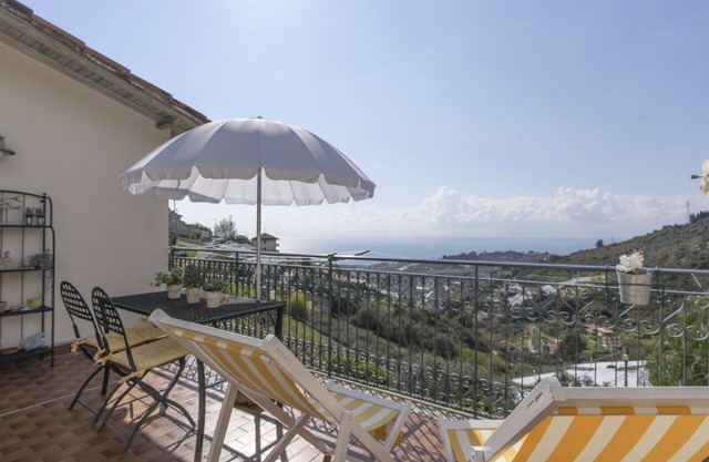Stunning villa for 4 guests with A/C, WIFI, patio and pets allowed