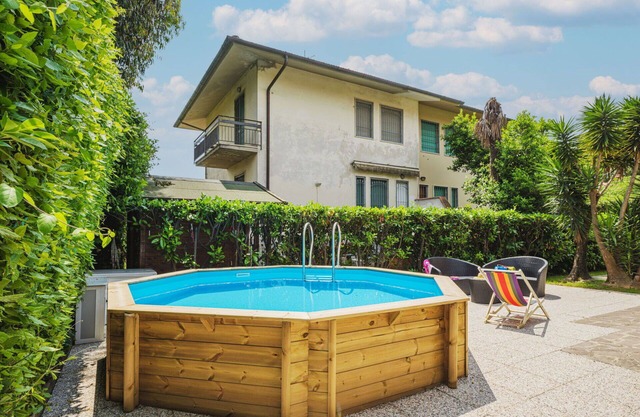 Stunning villa for 8 guests with private pool, WIFI, TV and pets allowed, close to Forte Dei Ma.