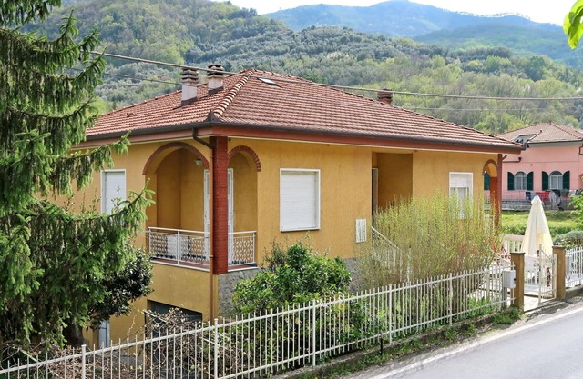 Stunning villa for 4 guests with TV and terrace