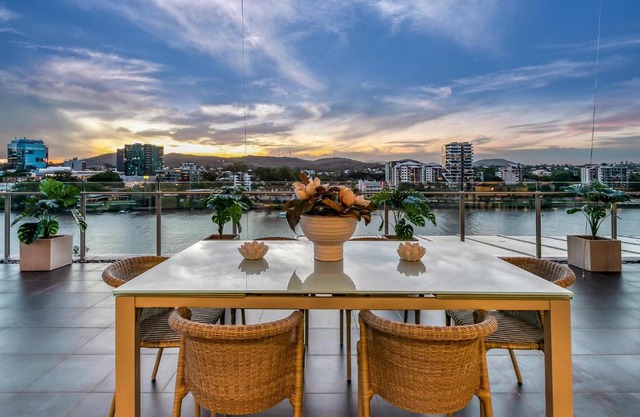 Stunning Waterfront Penthouse 3 or 4 Bedrooms