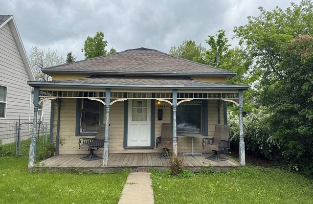 Sturgis Rally RentalnLots of action from the porch