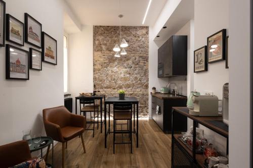 Style & Stone Guest House