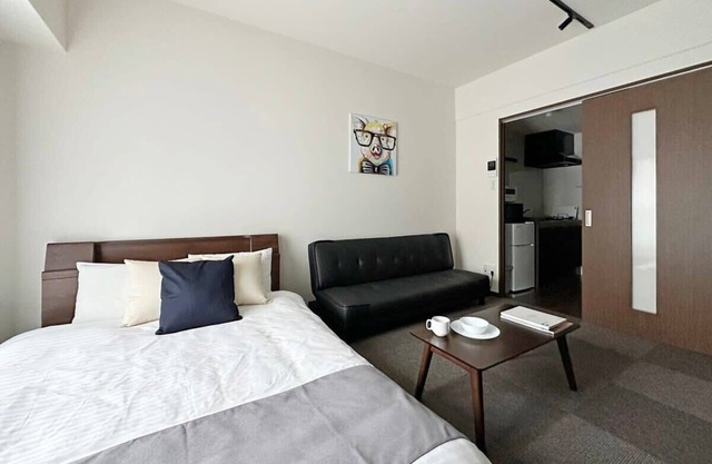 Stylish 1 BR Apt near City Centre for 3Ppl