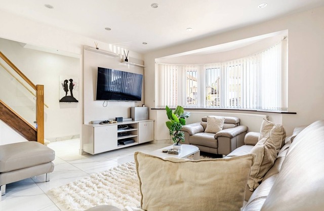 Stylish 2 Bedroom House Wembley