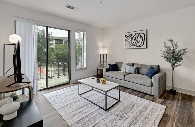 Stylish 2Bed/2Bath Apt + 1G WiFi + Parking