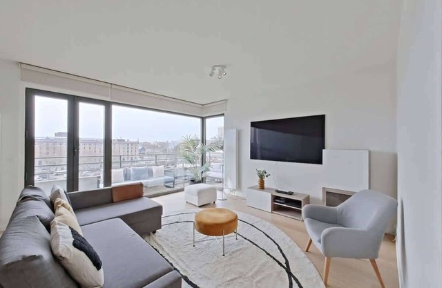 Stylish 2BR Apartment with Balcony