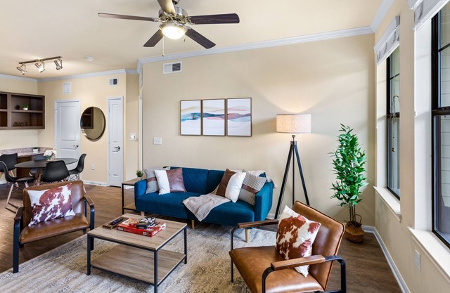 Stylish 2br Retreat 10 Min from DT w/ Pool & BBQ!