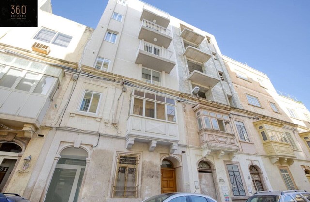 Stylish 2BR Steps Away from the Promenade's Scene