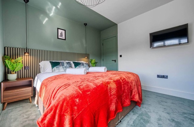 Stylish ~ 3 Bed Flat ~ Gr Floor