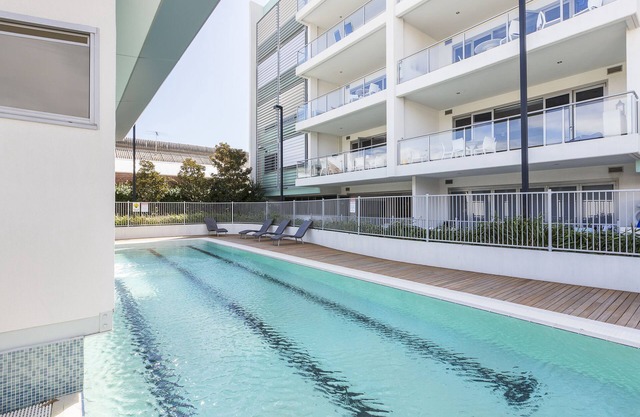 Stylish 3 bedroom Apartment in Fremantle-Outdoor Pool