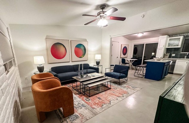 Stylish/3 BR 2 BA/Carport/Big Yard/Grill