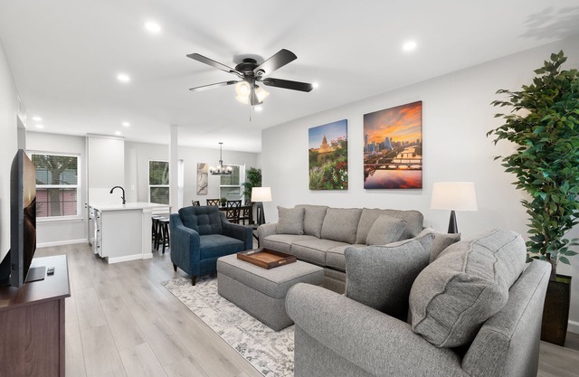 Stylish 3BR/2BA with large pool in HEART of SOCO!