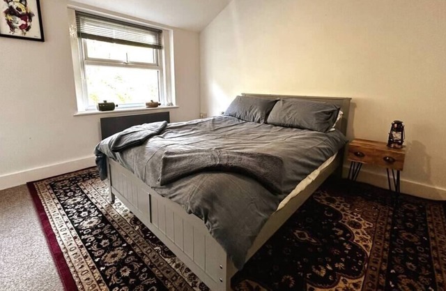 Stylish and Compact 2BD apt for 4 near the Sea