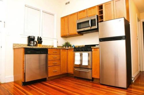 Stylish Apartment in Malden. 20 min from Boston