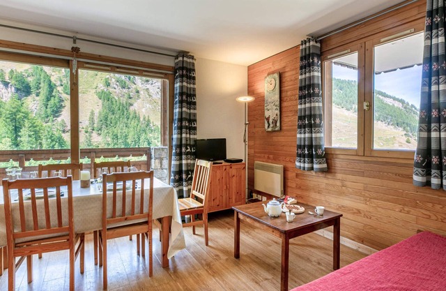 Stylish Apartment with Balcony, Garage, and Ski-In/Ski-Out Access in Val-d'Isère