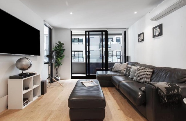 Stylish Apt w/Stunning Rooftop Views & Hot Tub