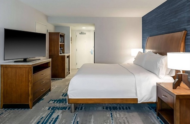 Stylish Arlington Retreat by Potomac, Lincoln Memorial & Roosevelt Island