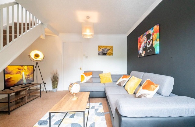 Stylish Bristol Getaway! Modern 2BR House for 6