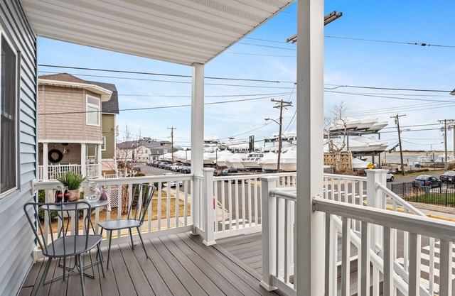 Stylish, Comfy & Bright 5★ Location Ocean Views 3 min ➡ Beach