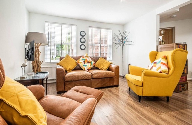 Stylish Cosy 3 Bedroom Cottage with parking in Topsham