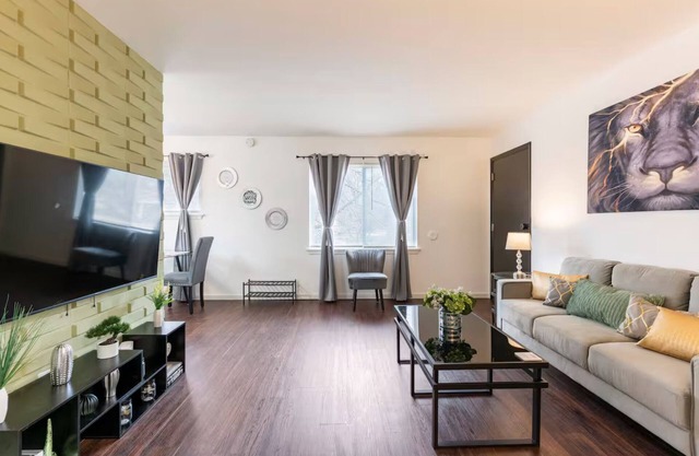 Stylish & Cozy: Fully Furnished Long-Term Rental in Florissant, MO