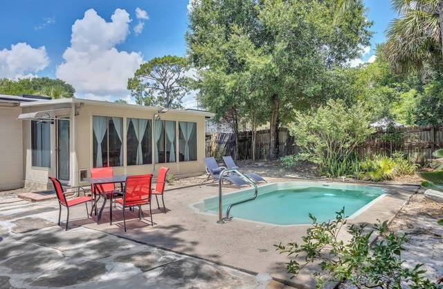 Stylish Escape w/Pool & 2 King Suites