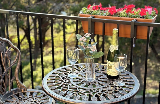 Stylish & Fun near Lake Travis: Game Area ~ Patio!