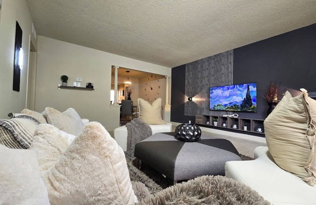 Stylish Galleria Condo 2BR 2BA