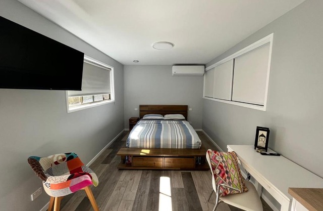 Stylish Guest Suite in Everton Hills