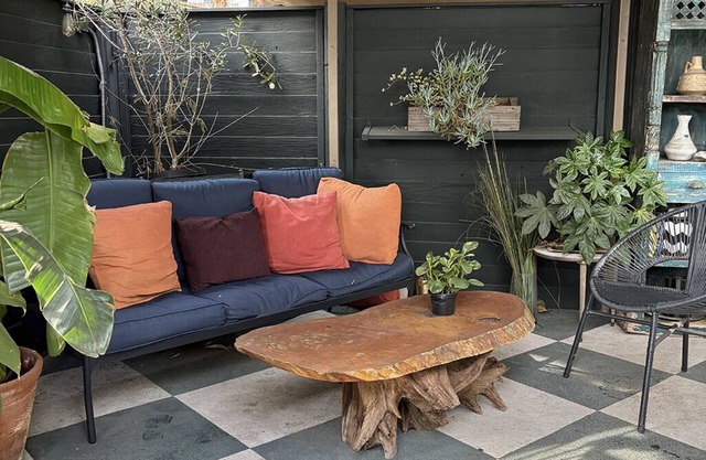 Stylish Hollywood Retreat Cozy 1BR w/Private Patio, AC & Fast WiFi