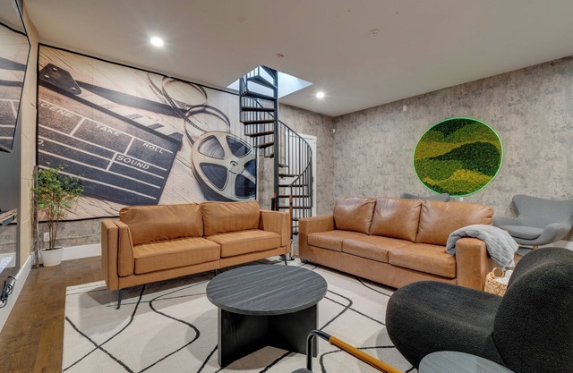 Stylish Home Near Lake Travis w/Entertainment