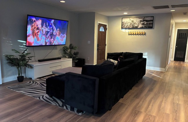 Stylish house with pool close to strip