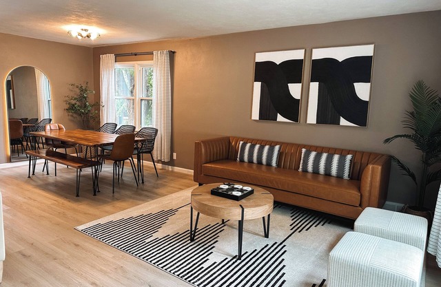 Stylish & Modern Sleeps 10 Cornhole+PingPong Minutes to Most!