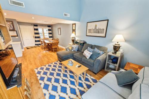 Stylish Notre Dame Condo - Sleeps 6 condo