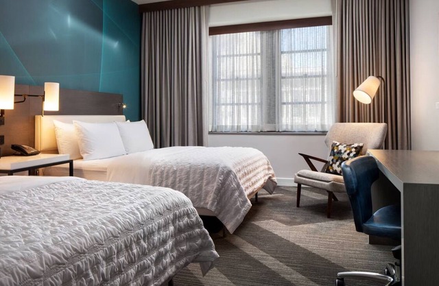 Stylish Pet Friendly Room Near Minute Maid Park!