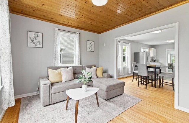 Stylish, Relaxing & Comfy 3 BDR Home