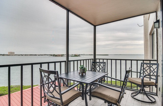 Stylish St Petersburg Condo w/Balcony + Bay Views